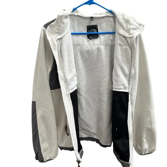 The North Face Gray and White Ski Jacket Size XL. Fits More Like Size Large - Picture 5 of 6